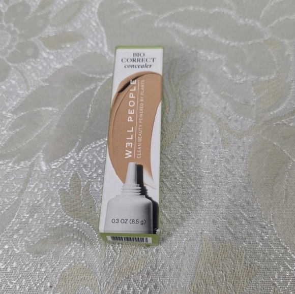 Well People Bio Correct Concealer in color 5N Light w/ neutral peach undertones - Picture 6 of 10